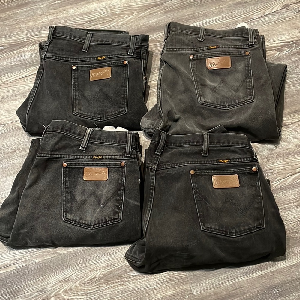 Set of 4 Wrangler Men’s 40x32 13MWZ jeans